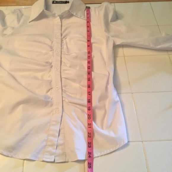 White Button Gathered Front Wing Tip Collar - Picture 7 of 13